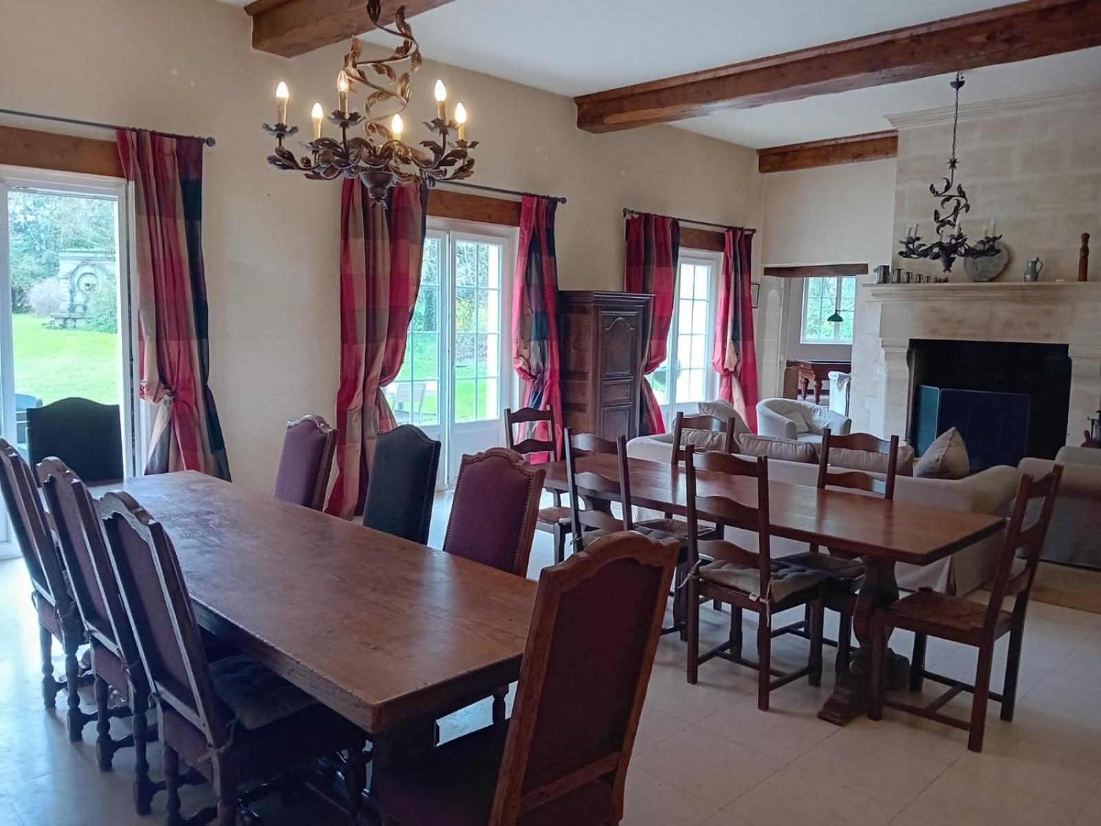 Château Magnifique: Renovated Retreat with Park Views and Game Room Tilly-sur-Seulles Exterior photo