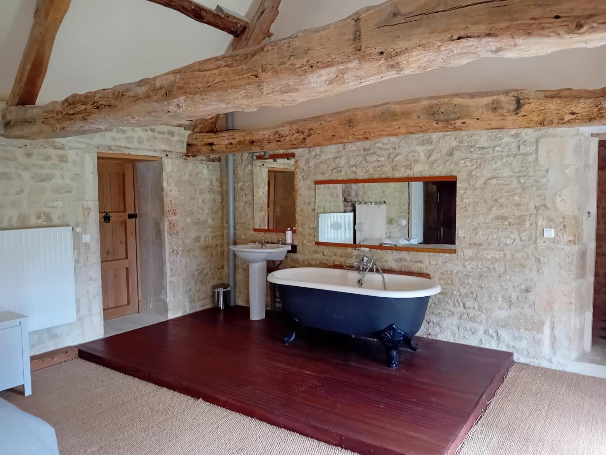 Château Magnifique: Renovated Retreat with Park Views and Game Room Tilly-sur-Seulles Exterior photo