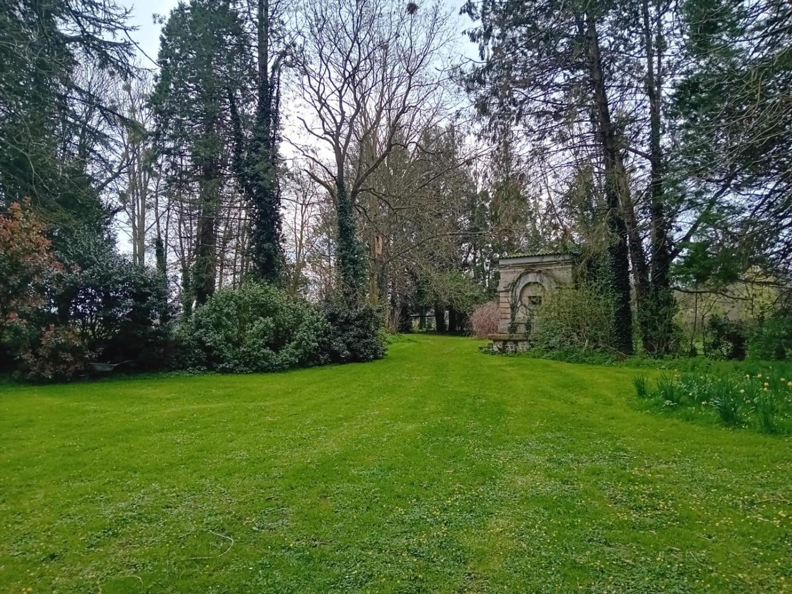 Château Magnifique: Renovated Retreat with Park Views and Game Room Tilly-sur-Seulles Exterior photo