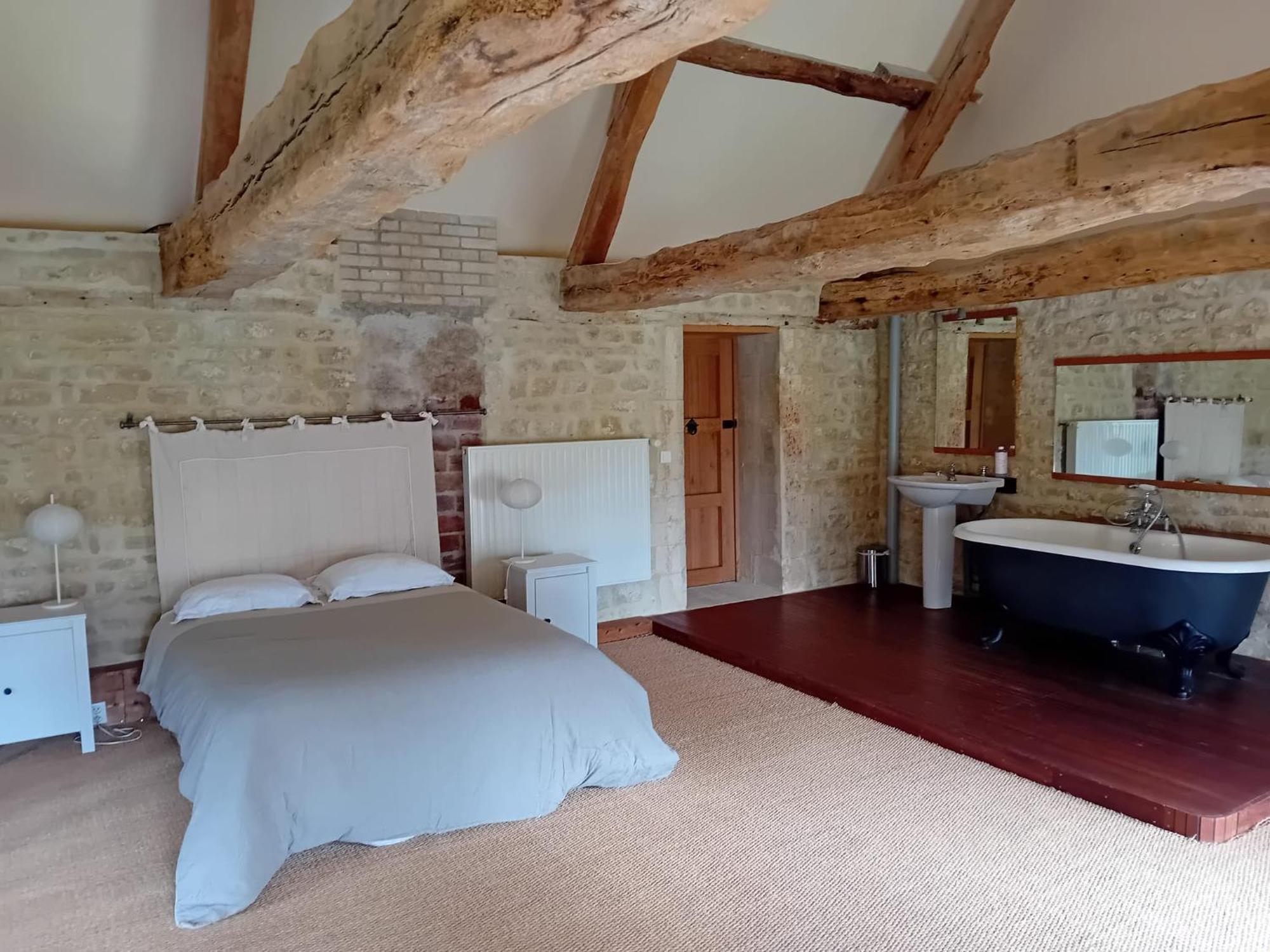 Château Magnifique: Renovated Retreat with Park Views and Game Room Tilly-sur-Seulles Exterior photo