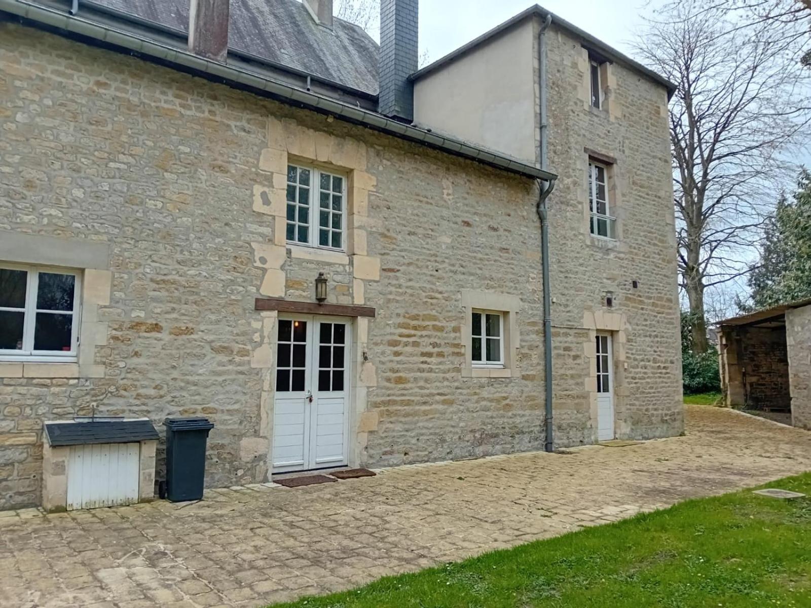 Château Magnifique: Renovated Retreat with Park Views and Game Room Tilly-sur-Seulles Exterior photo
