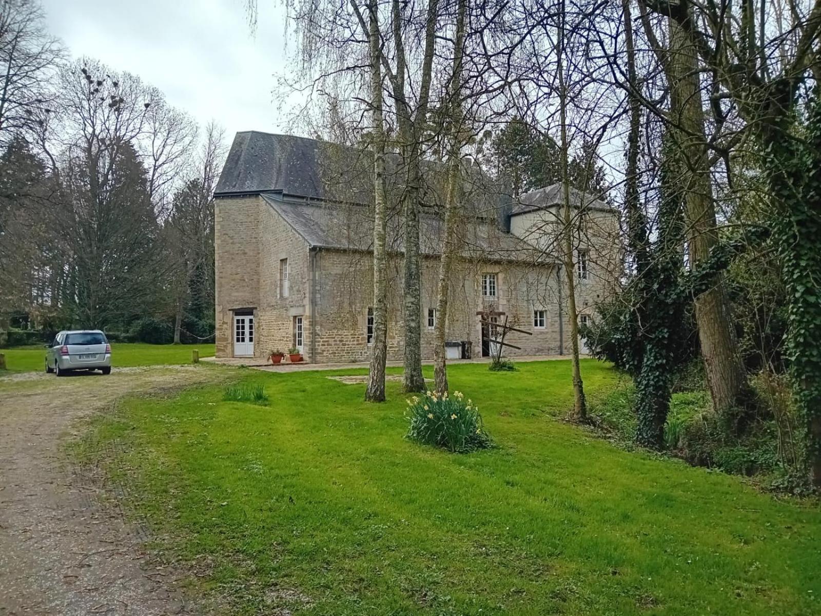 Château Magnifique: Renovated Retreat with Park Views and Game Room Tilly-sur-Seulles Exterior photo