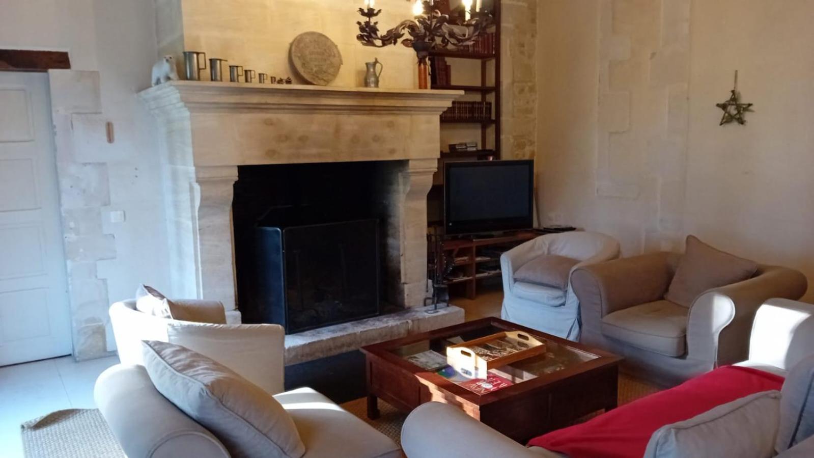 Château Magnifique: Renovated Retreat with Park Views and Game Room Tilly-sur-Seulles Exterior photo