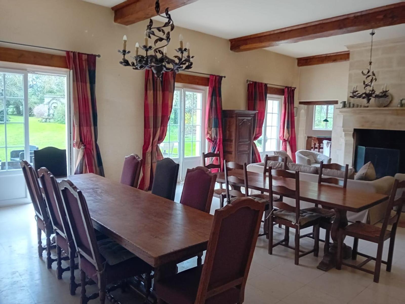 Château Magnifique: Renovated Retreat with Park Views and Game Room Tilly-sur-Seulles Exterior photo