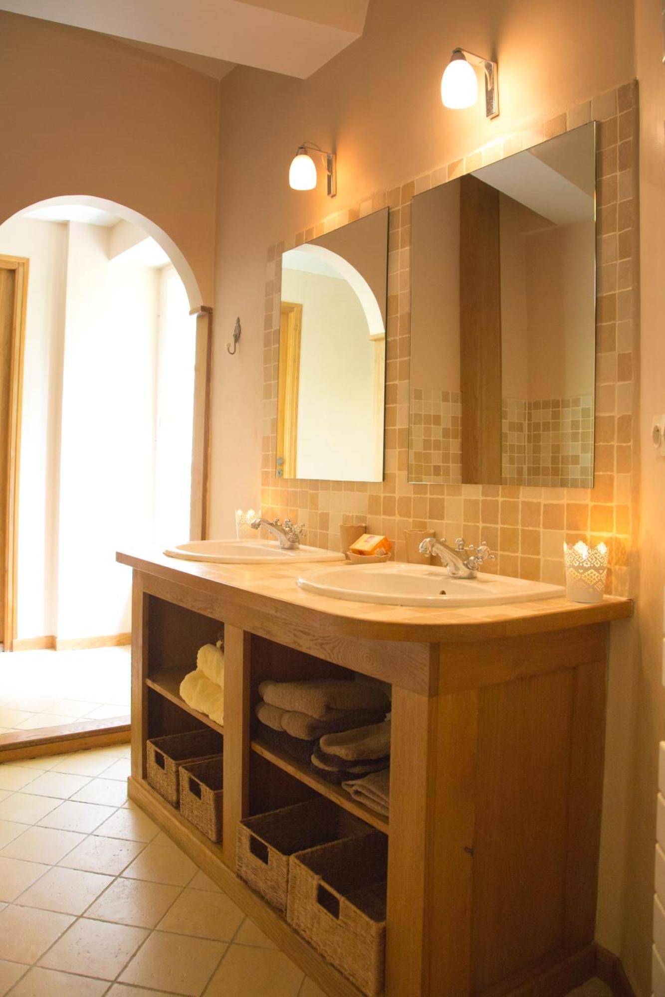 Château Magnifique: Renovated Retreat with Park Views and Game Room Tilly-sur-Seulles Exterior photo