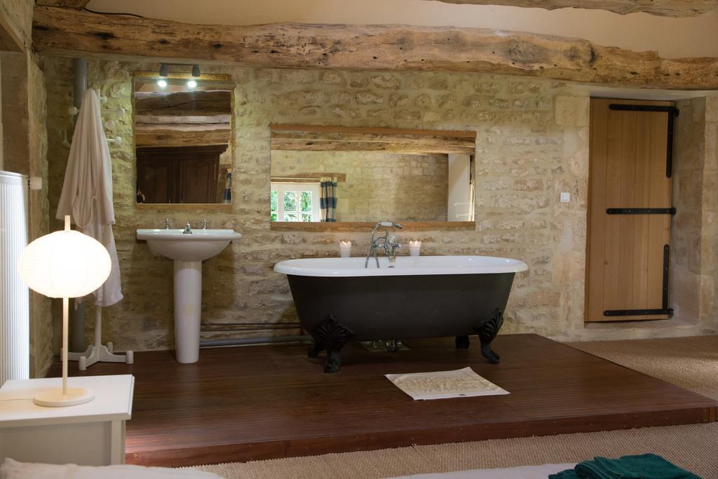 Château Magnifique: Renovated Retreat with Park Views and Game Room Tilly-sur-Seulles Exterior photo
