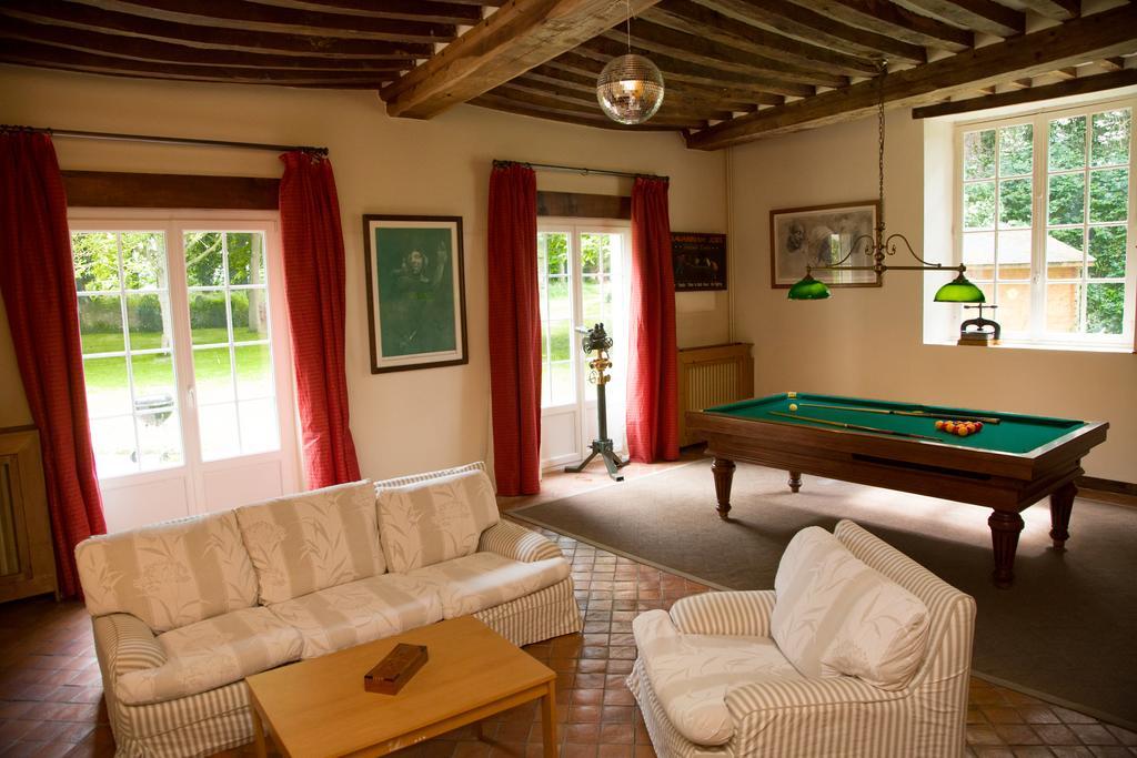 Château Magnifique: Renovated Retreat with Park Views and Game Room Tilly-sur-Seulles Exterior photo