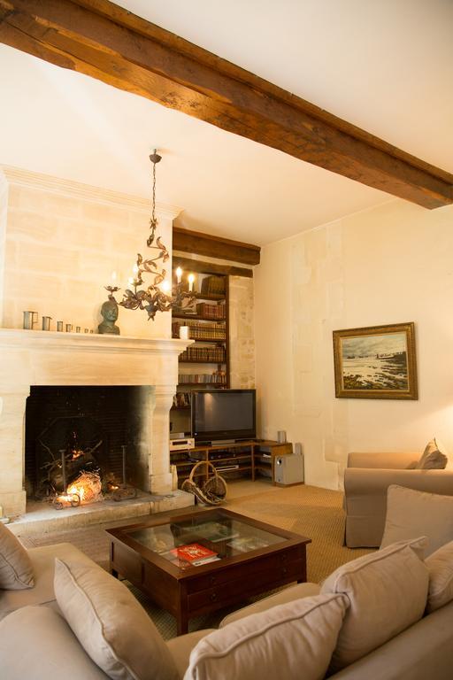 Château Magnifique: Renovated Retreat with Park Views and Game Room Tilly-sur-Seulles Exterior photo