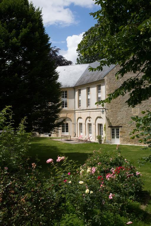 Château Magnifique: Renovated Retreat with Park Views and Game Room Tilly-sur-Seulles Exterior photo