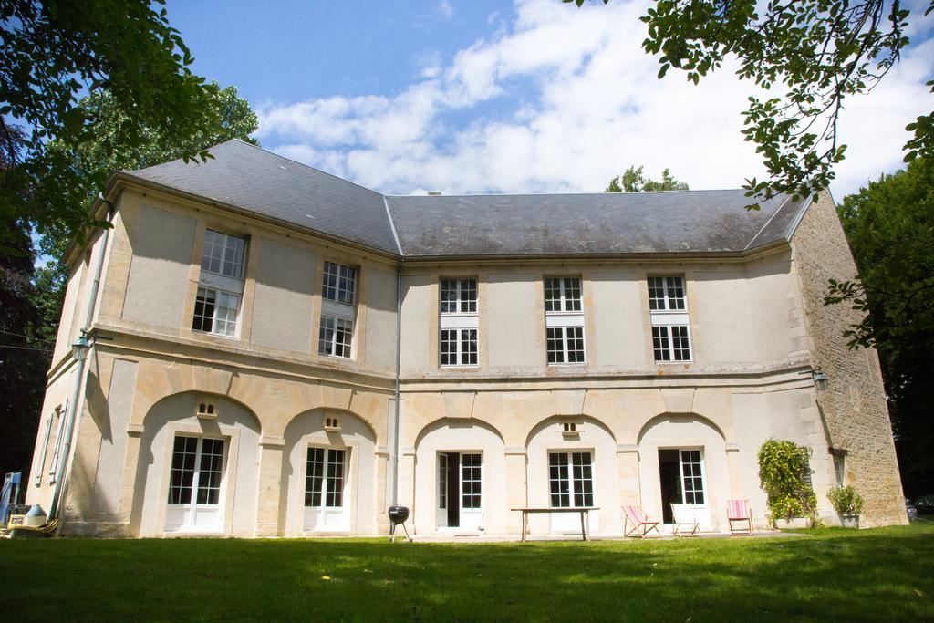 Château Magnifique: Renovated Retreat with Park Views and Game Room Tilly-sur-Seulles Exterior photo
