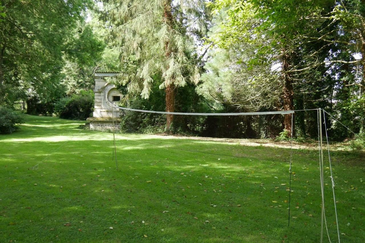 Château Magnifique: Renovated Retreat with Park Views and Game Room Tilly-sur-Seulles Exterior photo
